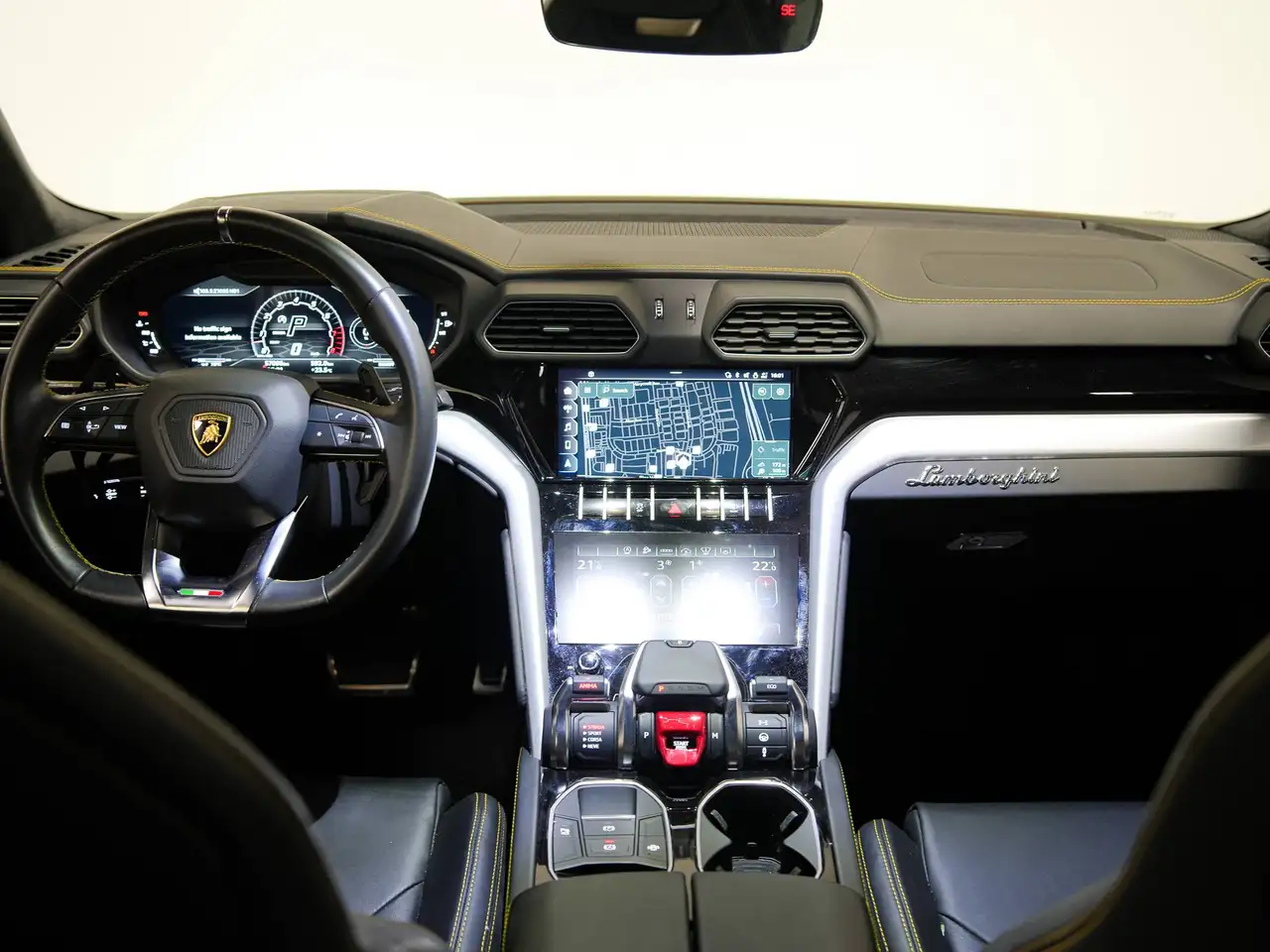 Lamborghini Urus - Image 24