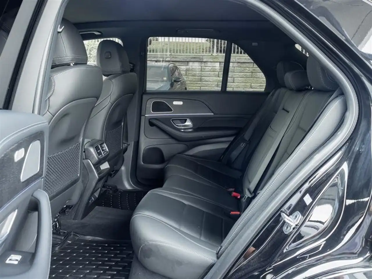 Mercedes-Benz GLE - Image 31