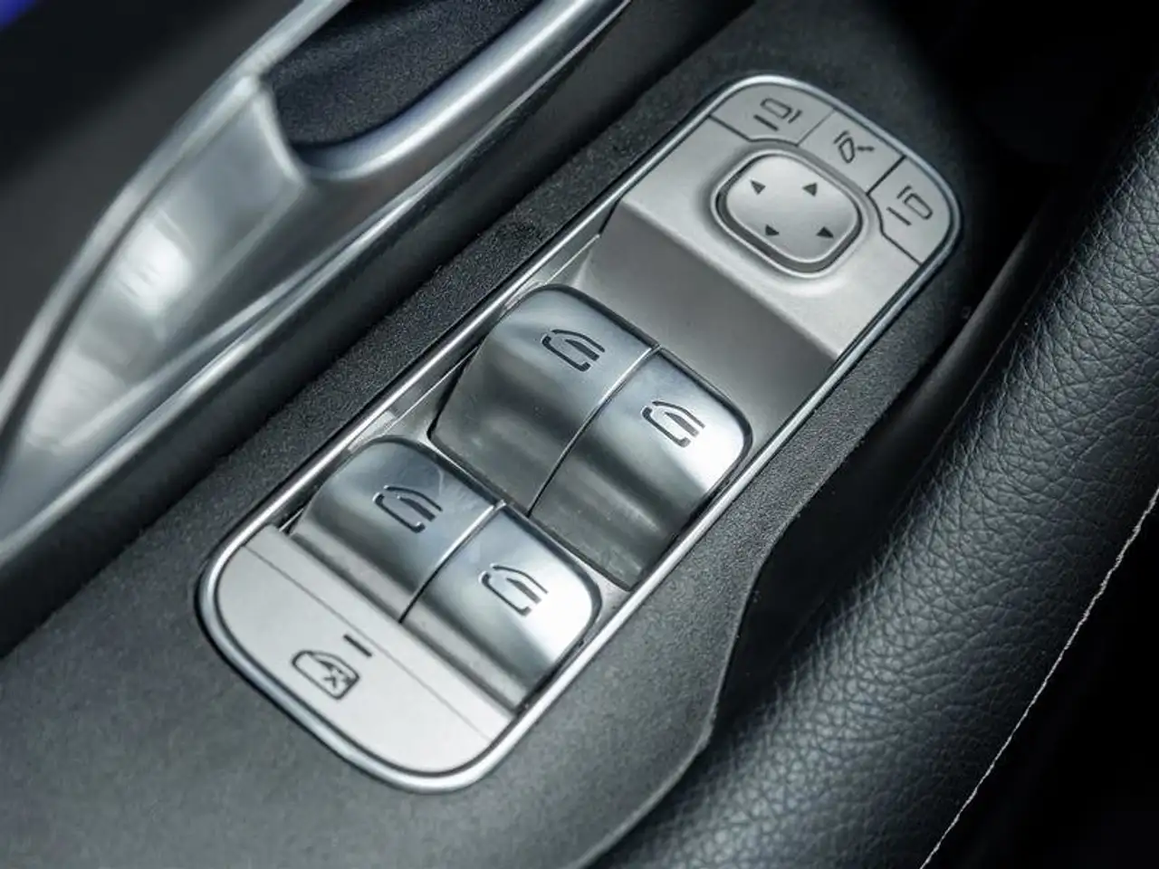 Mercedes-Benz GLE - Image 18