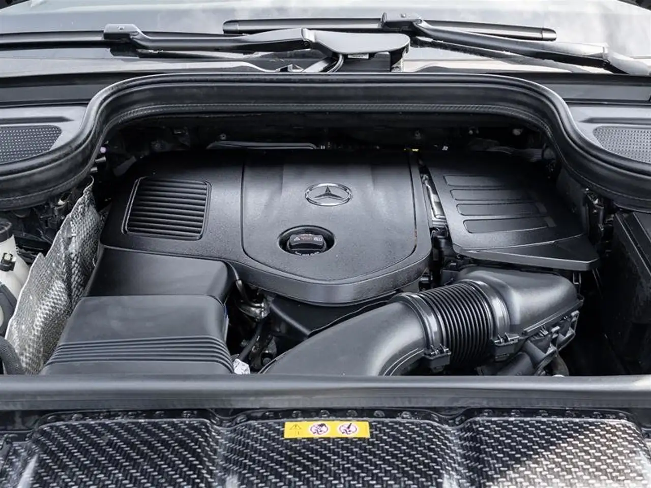 Mercedes-Benz GLE - Image 35