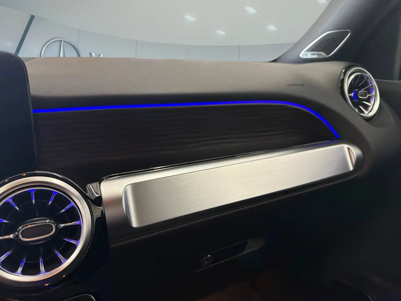 Mercedes-Benz GLB - Image 19