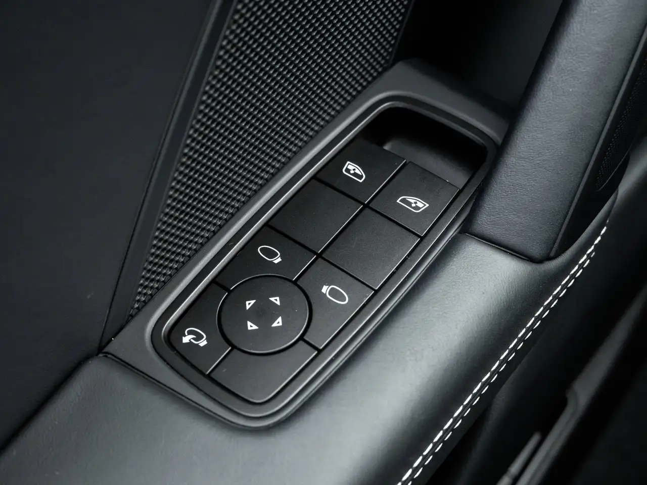 Porsche 911 - Image 27