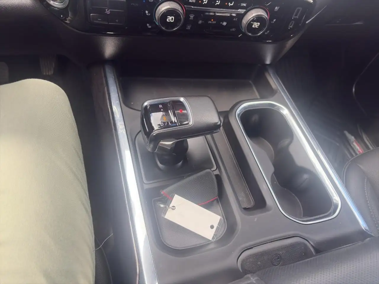 Chevrolet Silverado 1500 - Image 16