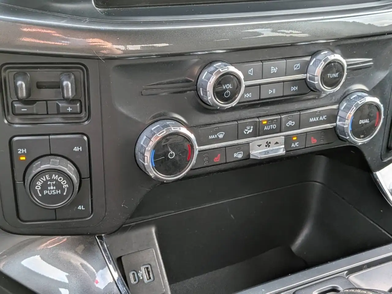 Ford F-150 - Image 25
