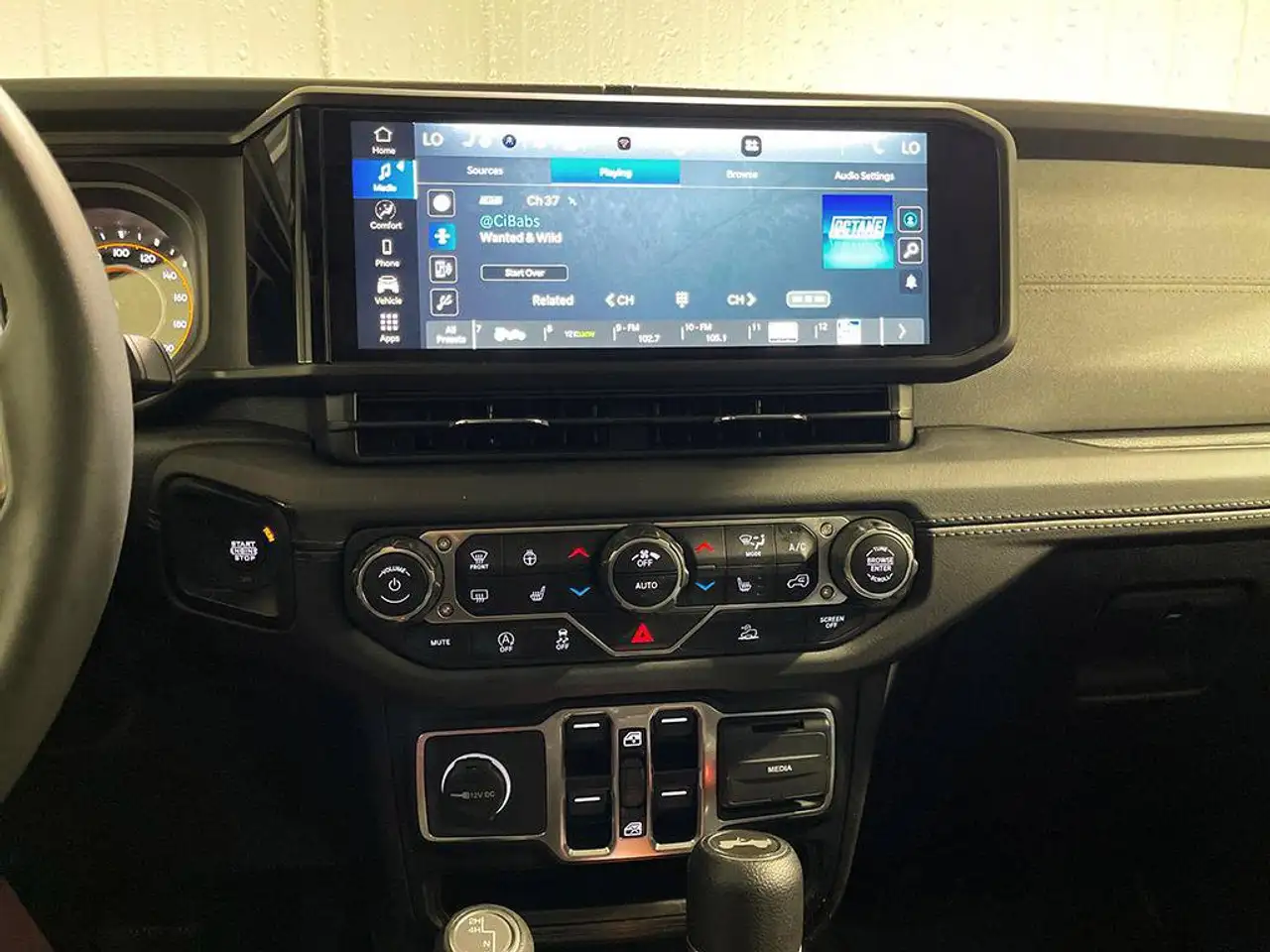 Jeep Wrangler - Image 20