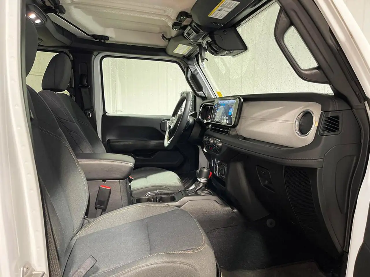 Jeep Wrangler - Image 23