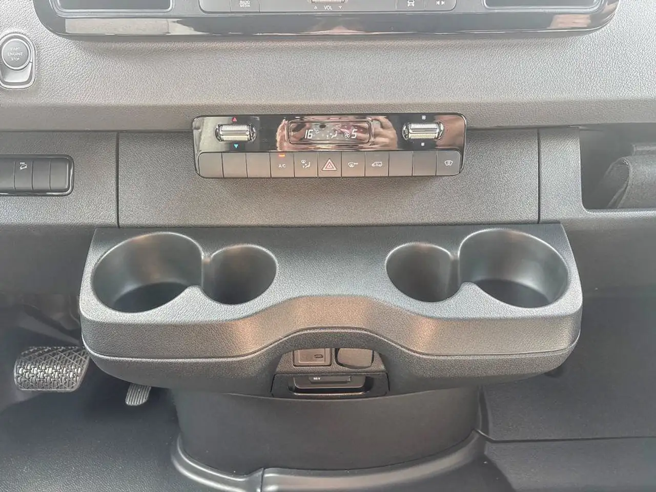 Mercedes-Benz Sprinter - Image 15