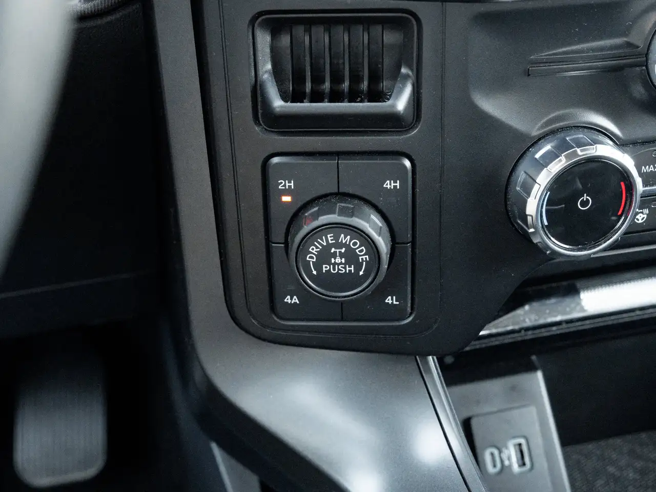 Ford F-150 - Image 22