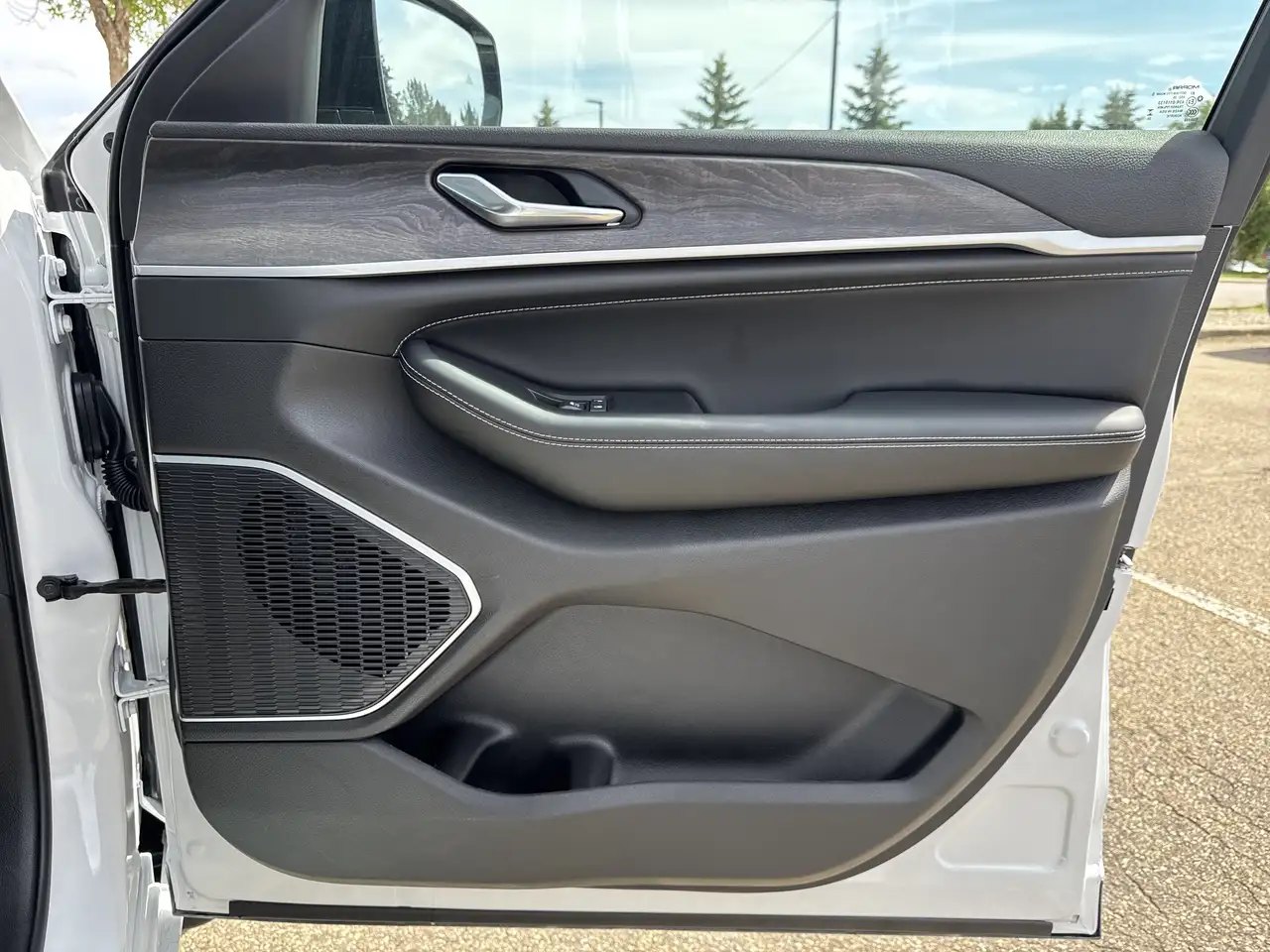 Jeep Grand Cherokee - Image 9