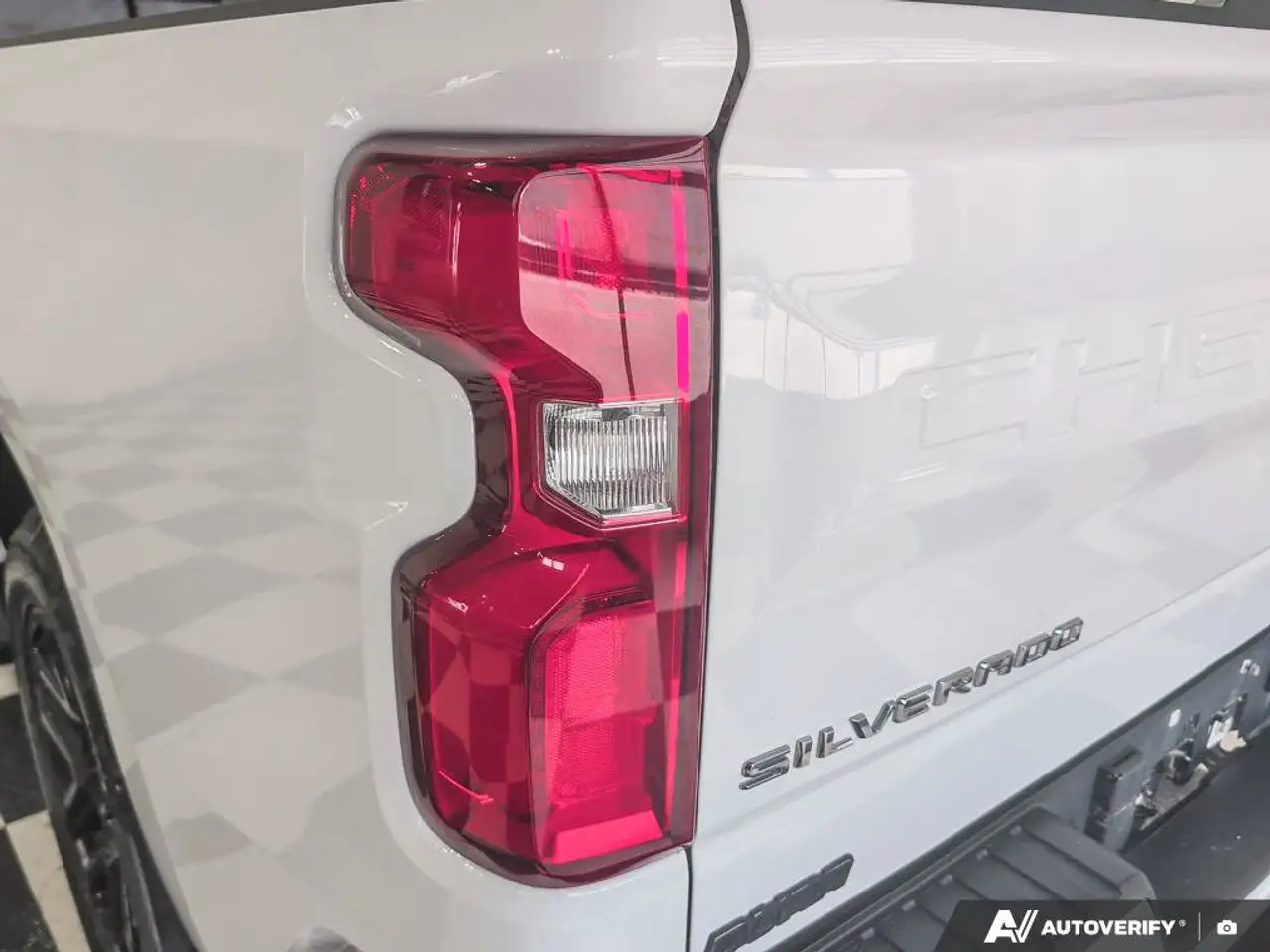 Chevrolet Silverado 1500 - Image 12
