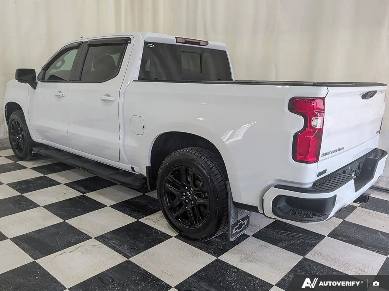 Chevrolet Silverado 1500 - Image 6