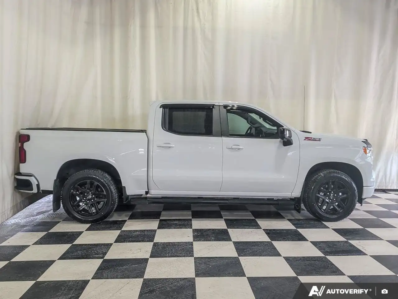 Chevrolet Silverado 1500 - Image 29