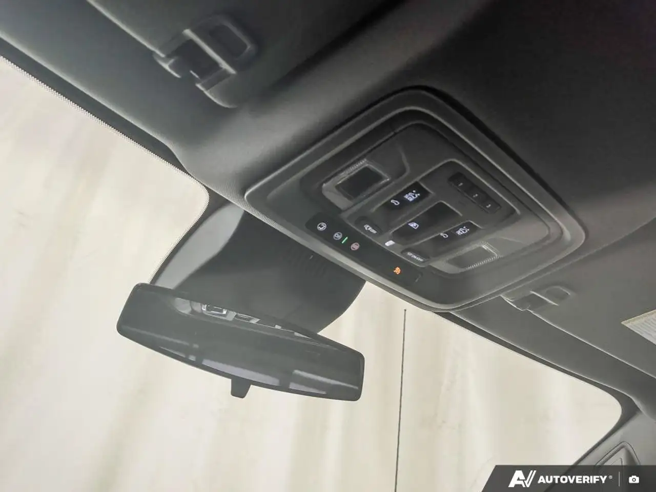 Chevrolet Silverado 1500 - Image 22