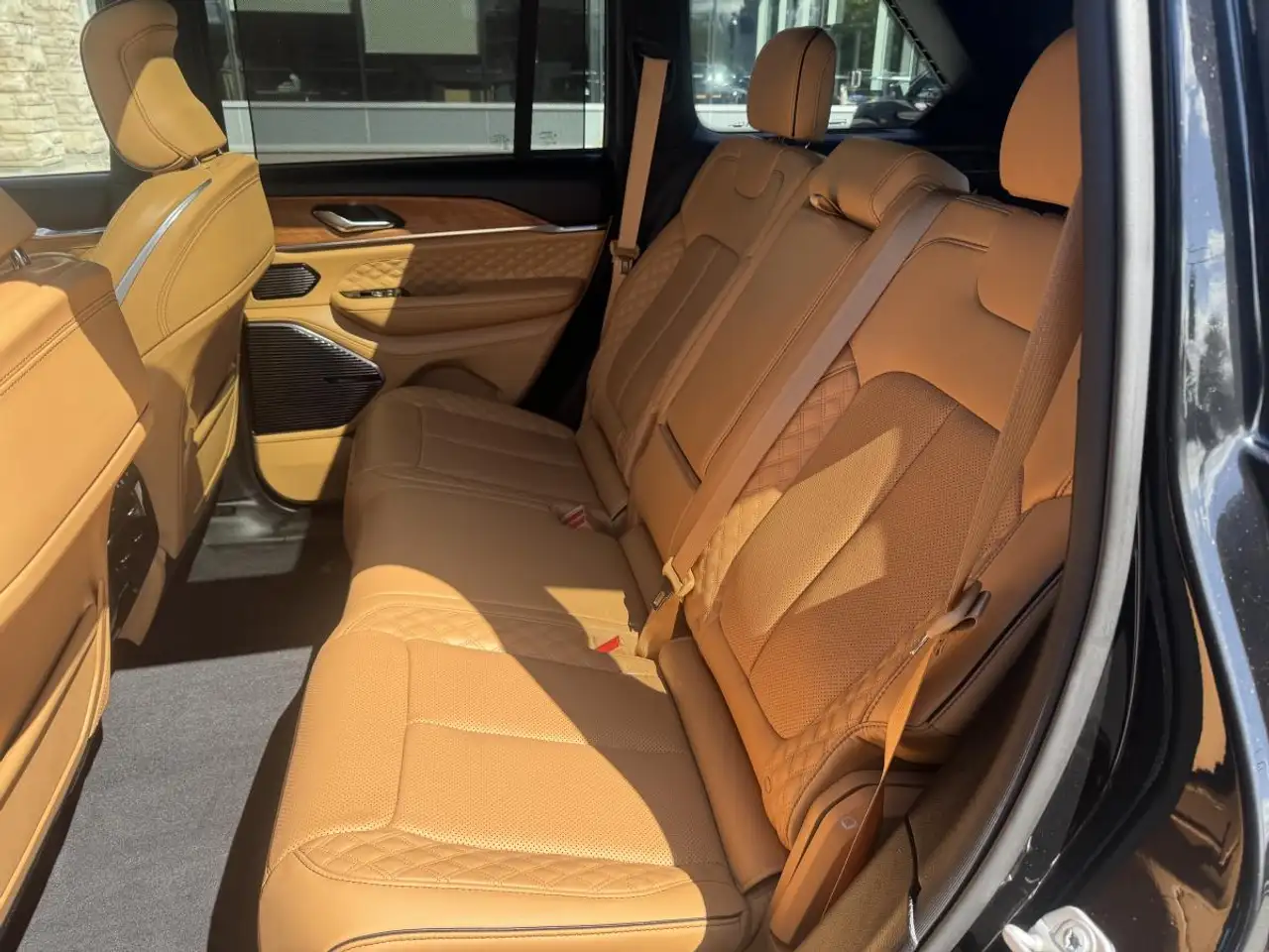 Jeep Grand Cherokee - Image 13