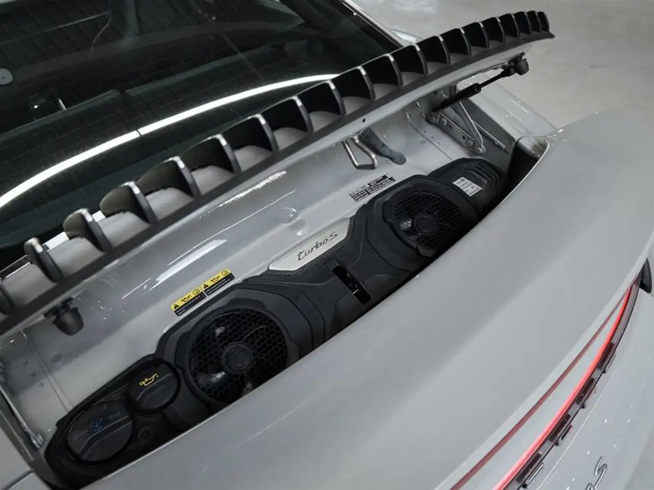 Porsche 911 - Image 17