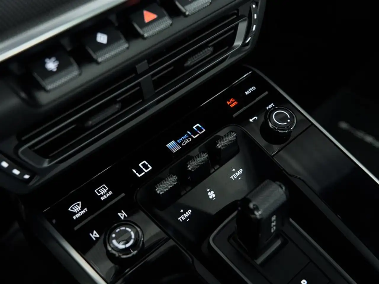 Porsche 911 - Image 32