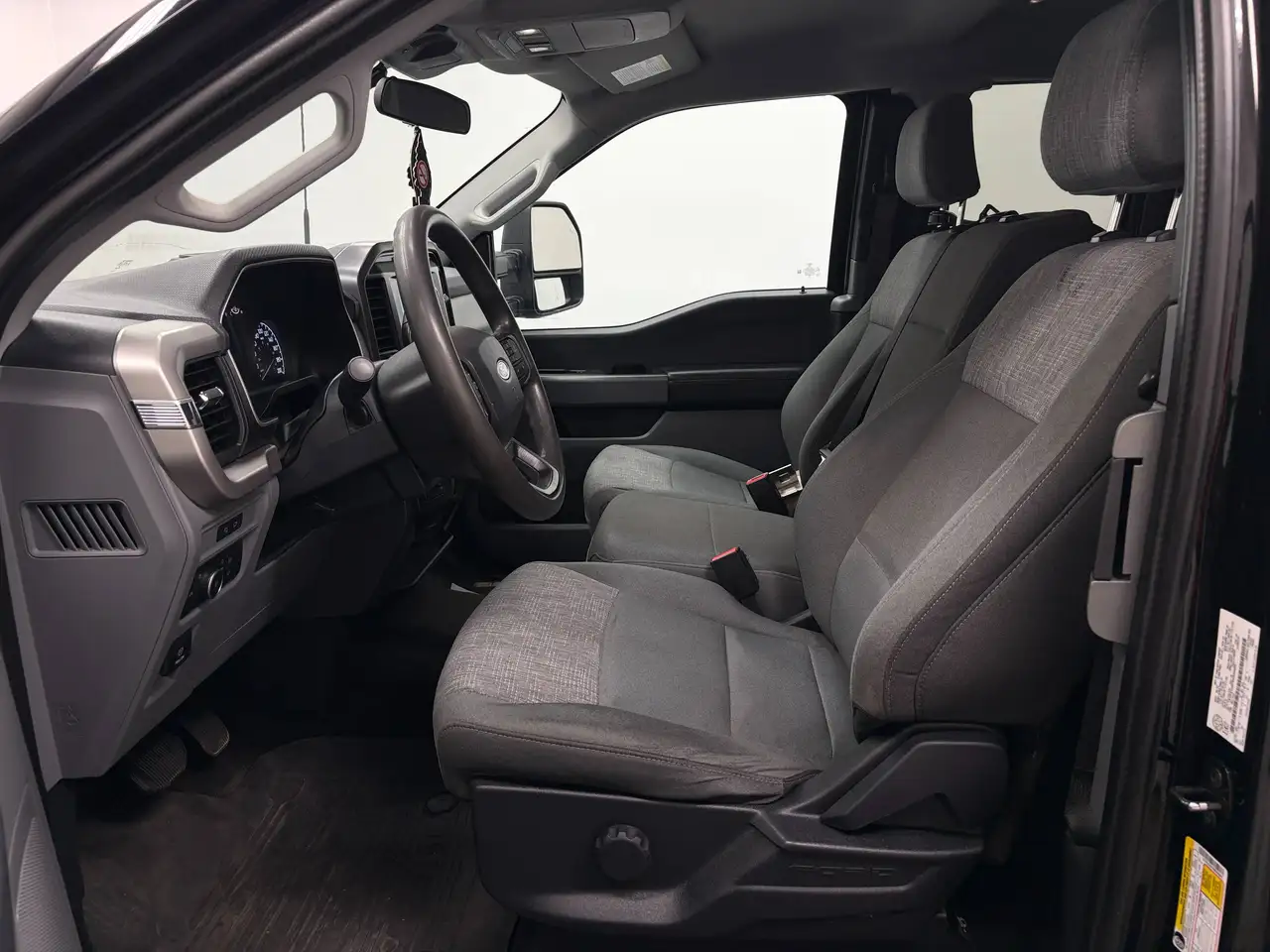 Ford F-150 - Image 2