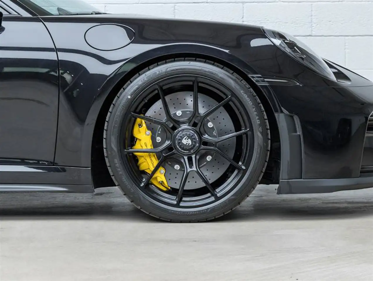 Porsche 911 - Image 26