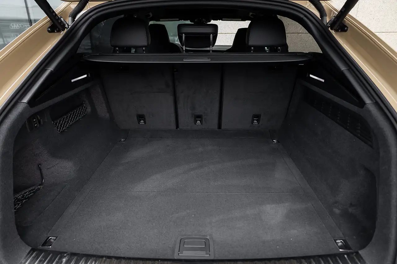Audi RS Q8 - Image 28