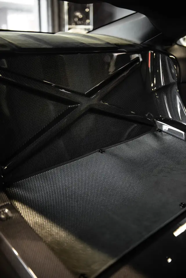 Porsche Taycan - Image 14