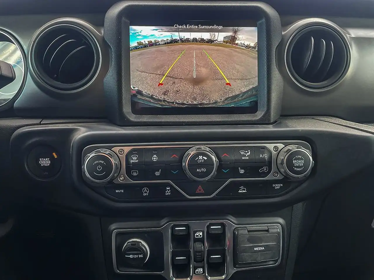 Jeep Wrangler - Image 21
