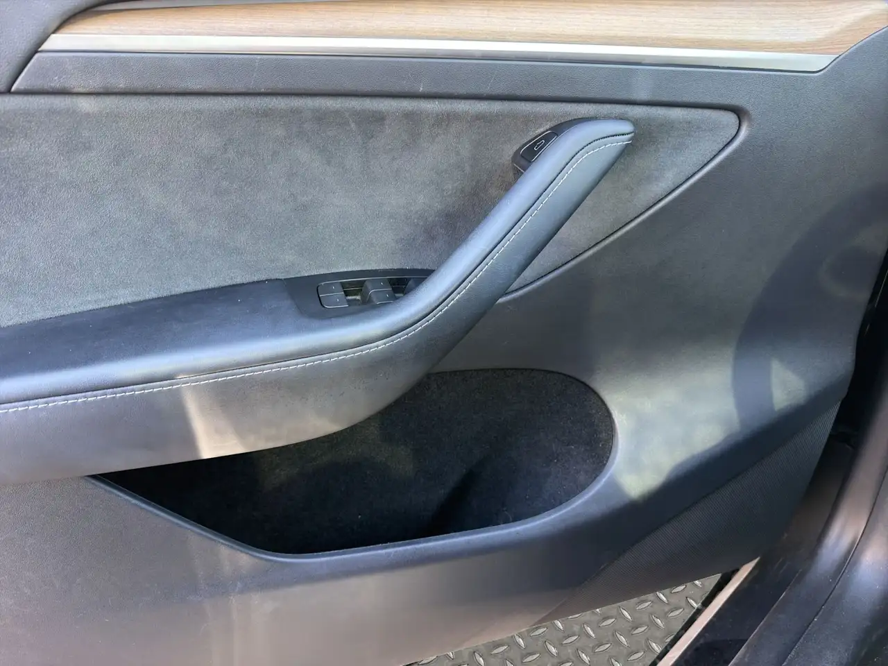Tesla Model Y - Image 33