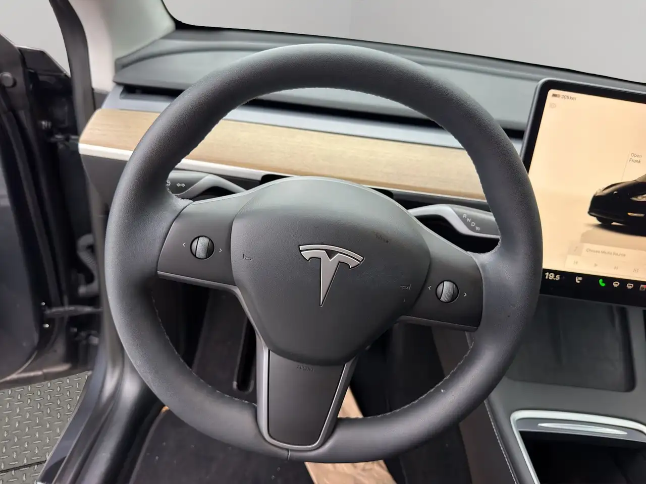 Tesla Model Y - Image 11