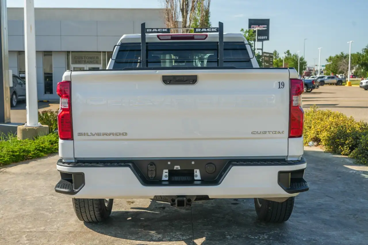 Chevrolet Silverado 1500 - Image 3