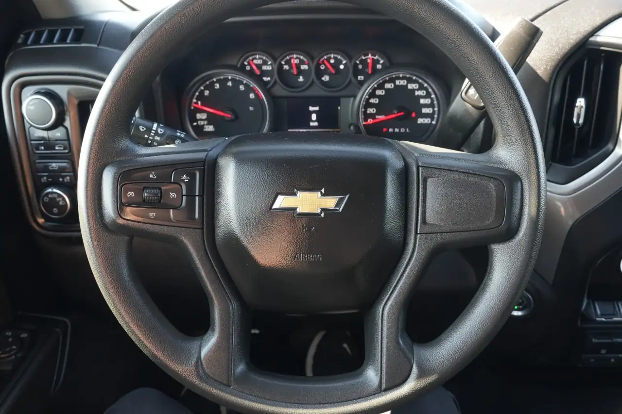 Chevrolet Silverado 1500 - Image 14