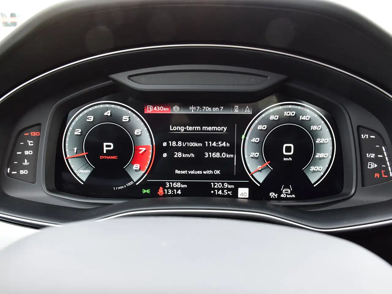 Audi SQ7 - Image 25