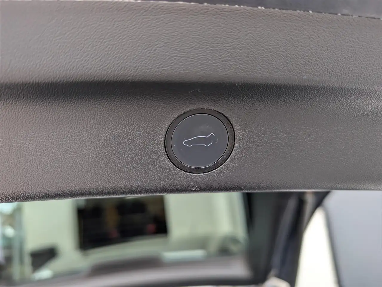 Tesla Model Y - Image 23