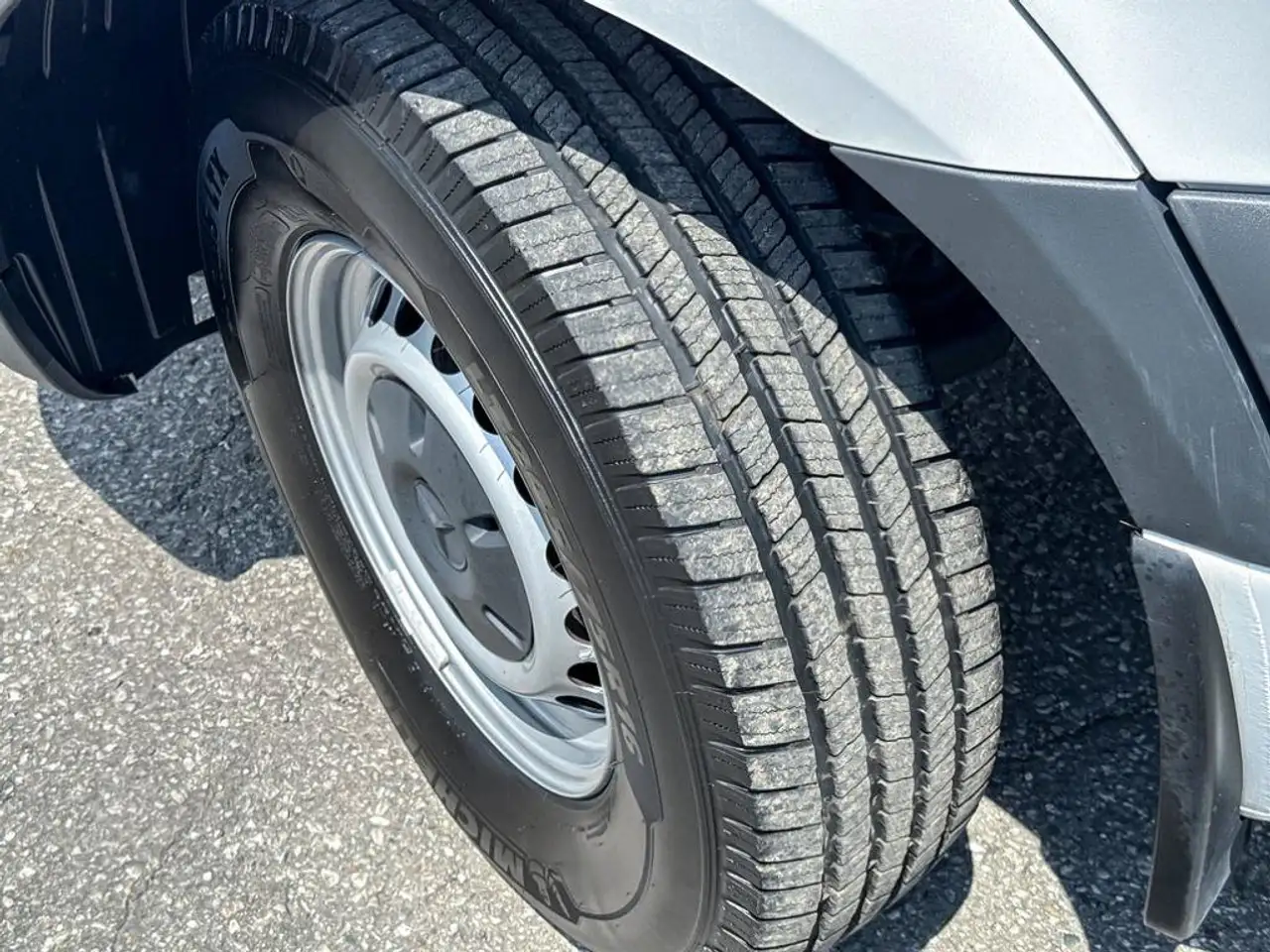 Mercedes-Benz Sprinter - Image 11