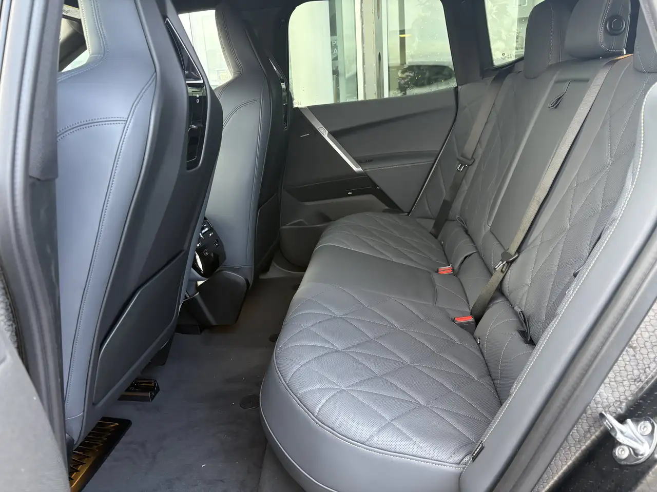 BMW iX - Image 18