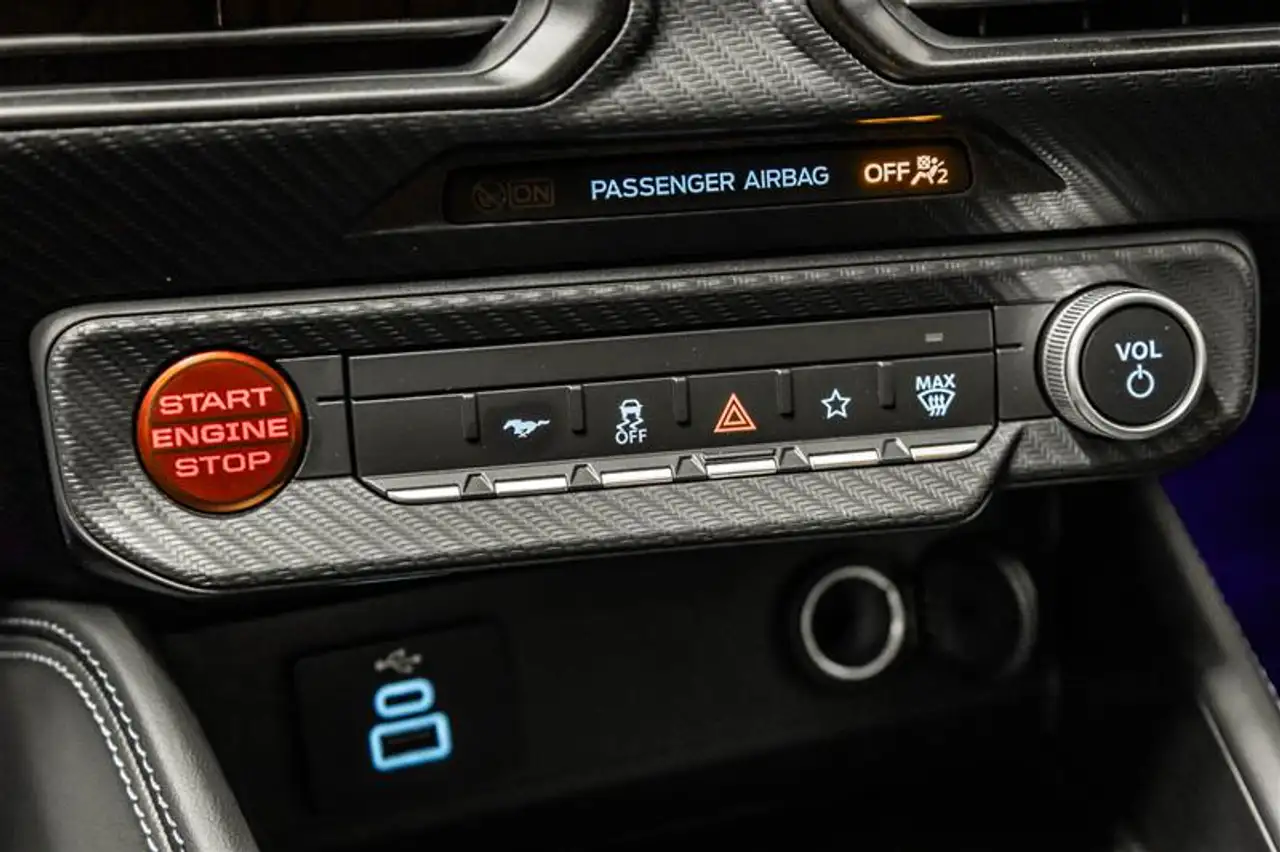 Ford Mustang - Image 22