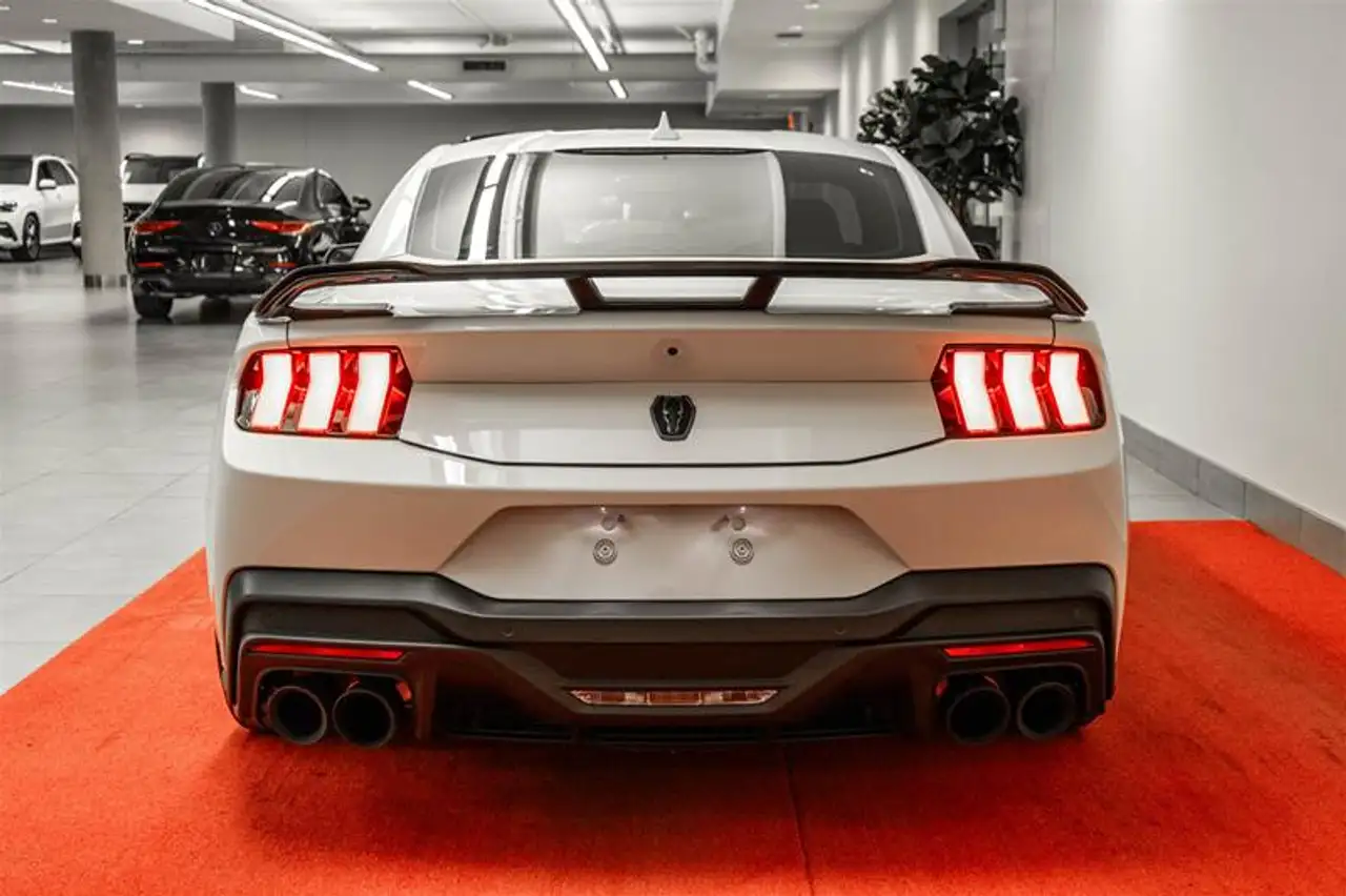 Ford Mustang - Image 10