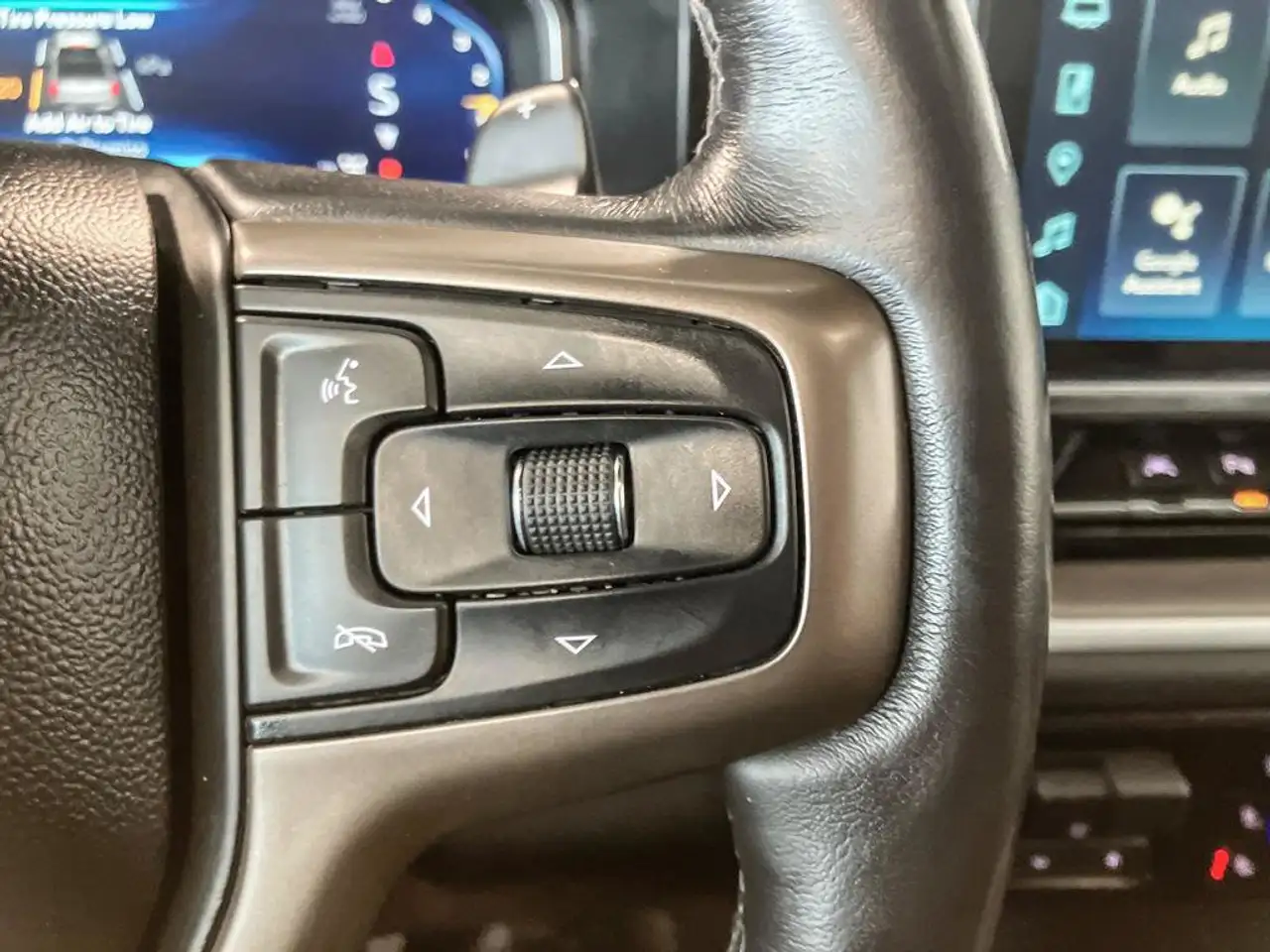 Chevrolet Silverado 1500 - Image 21