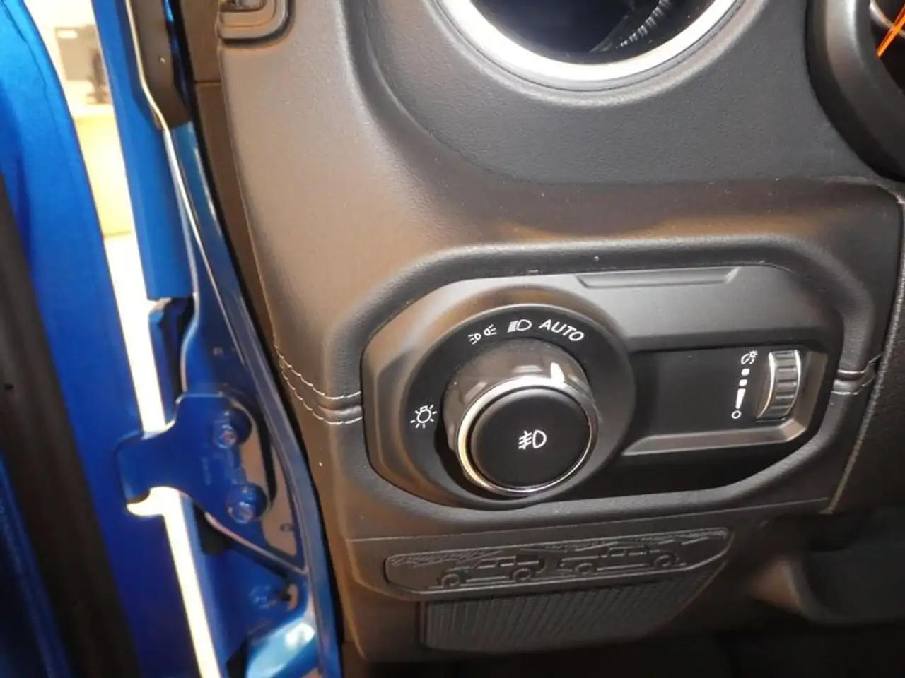 Jeep Wrangler - Image 18