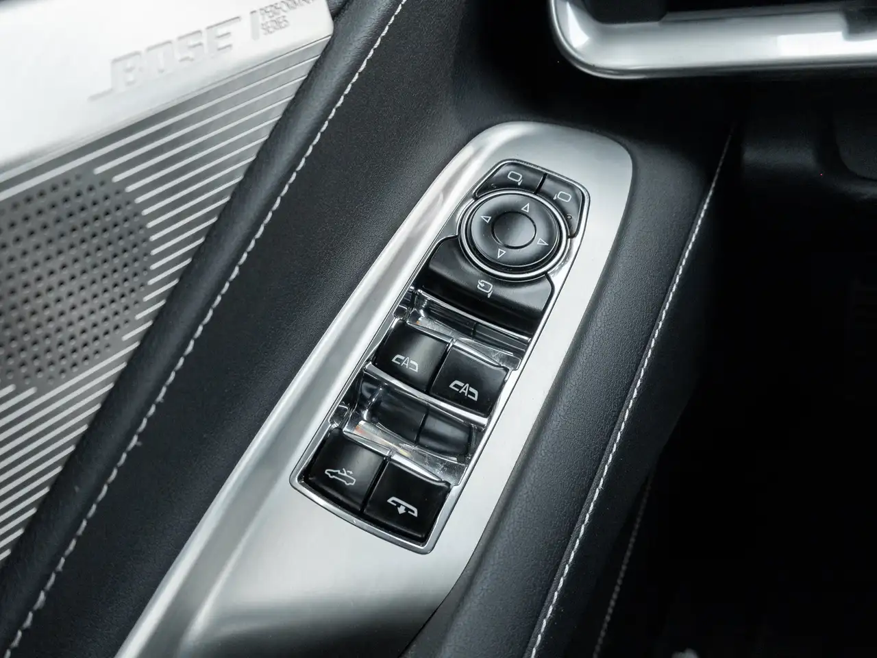 Chevrolet Corvette - Image 27