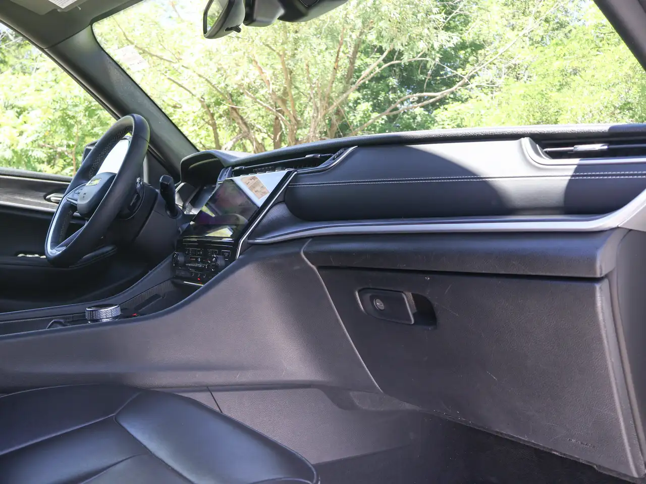 Jeep Grand Cherokee - Image 23