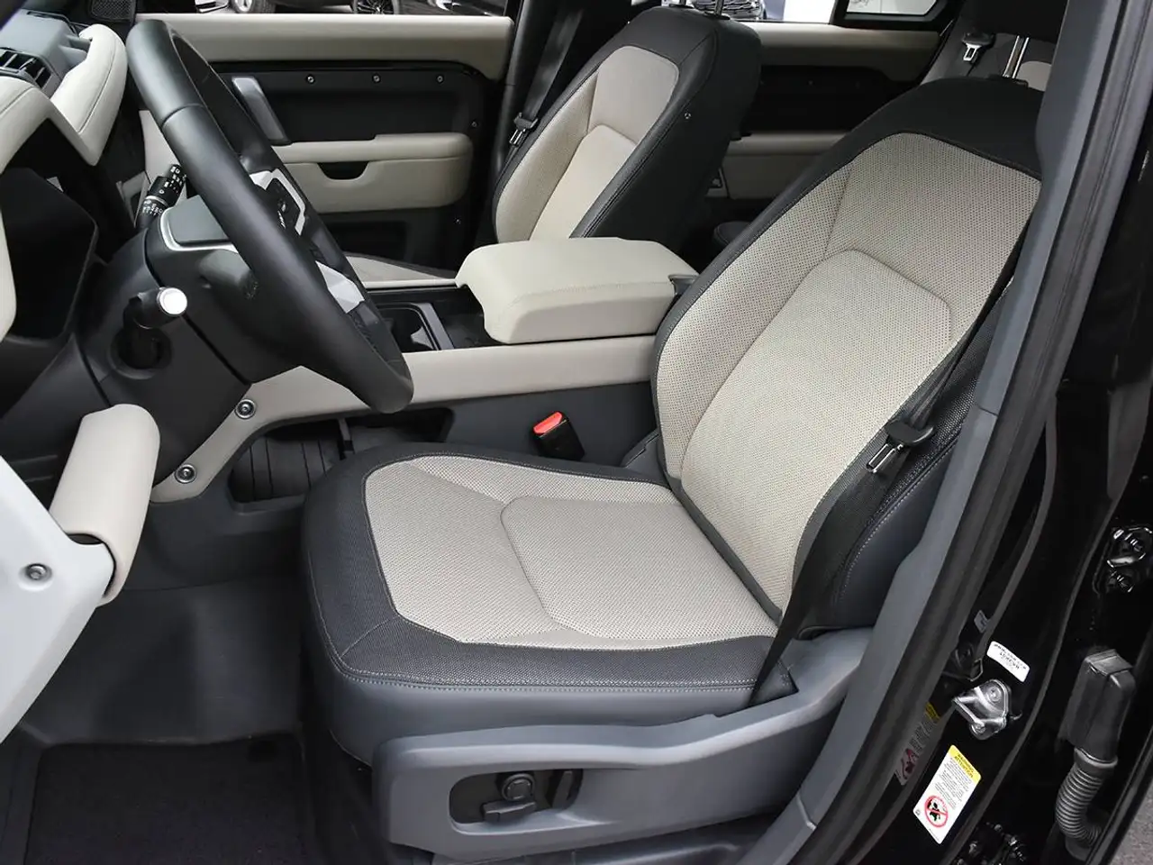 Land Rover Defender - Image 11