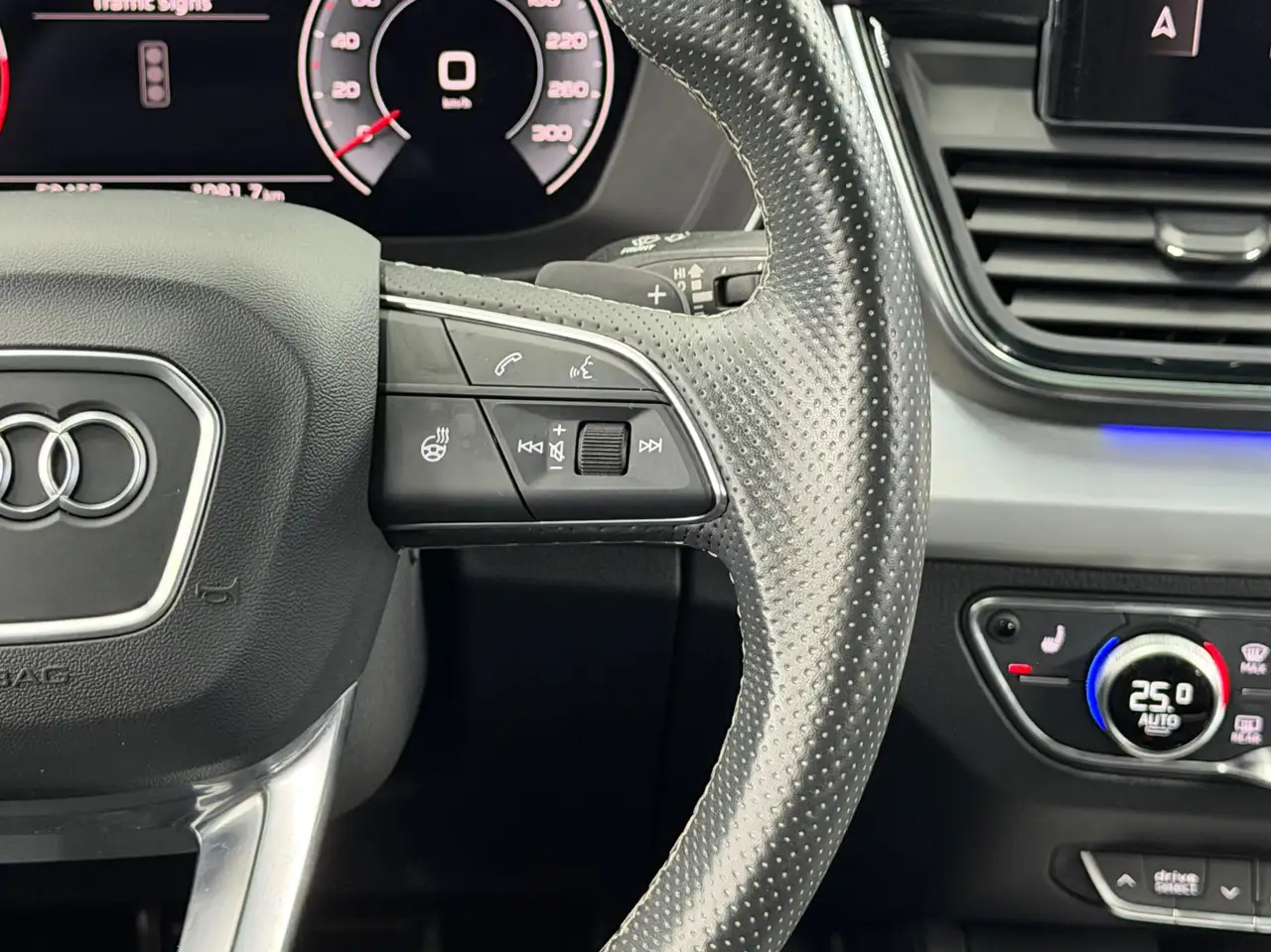 Audi Q5 - Image 22