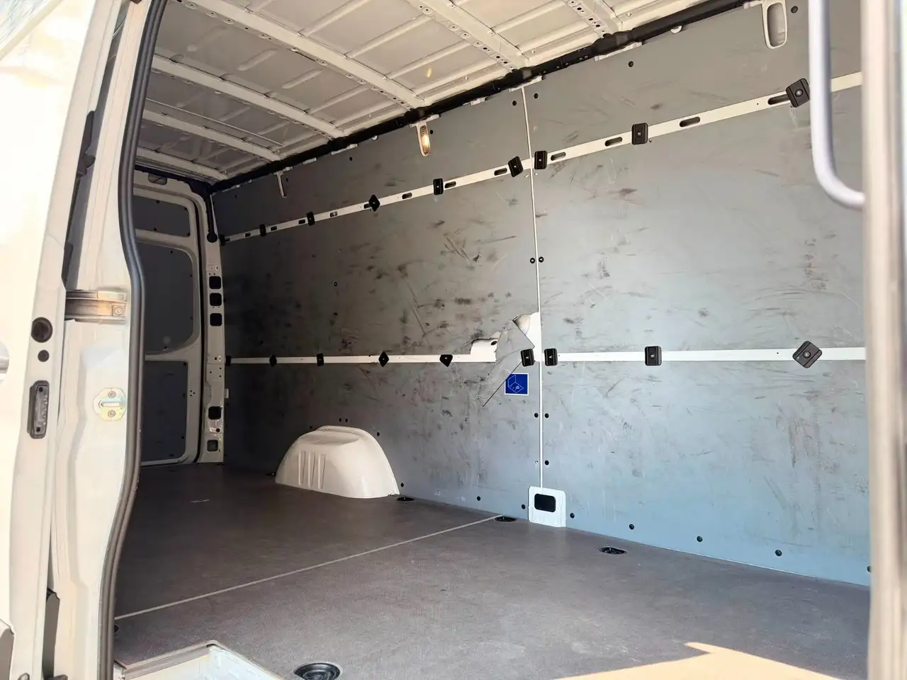 Mercedes-Benz Sprinter - Image 17