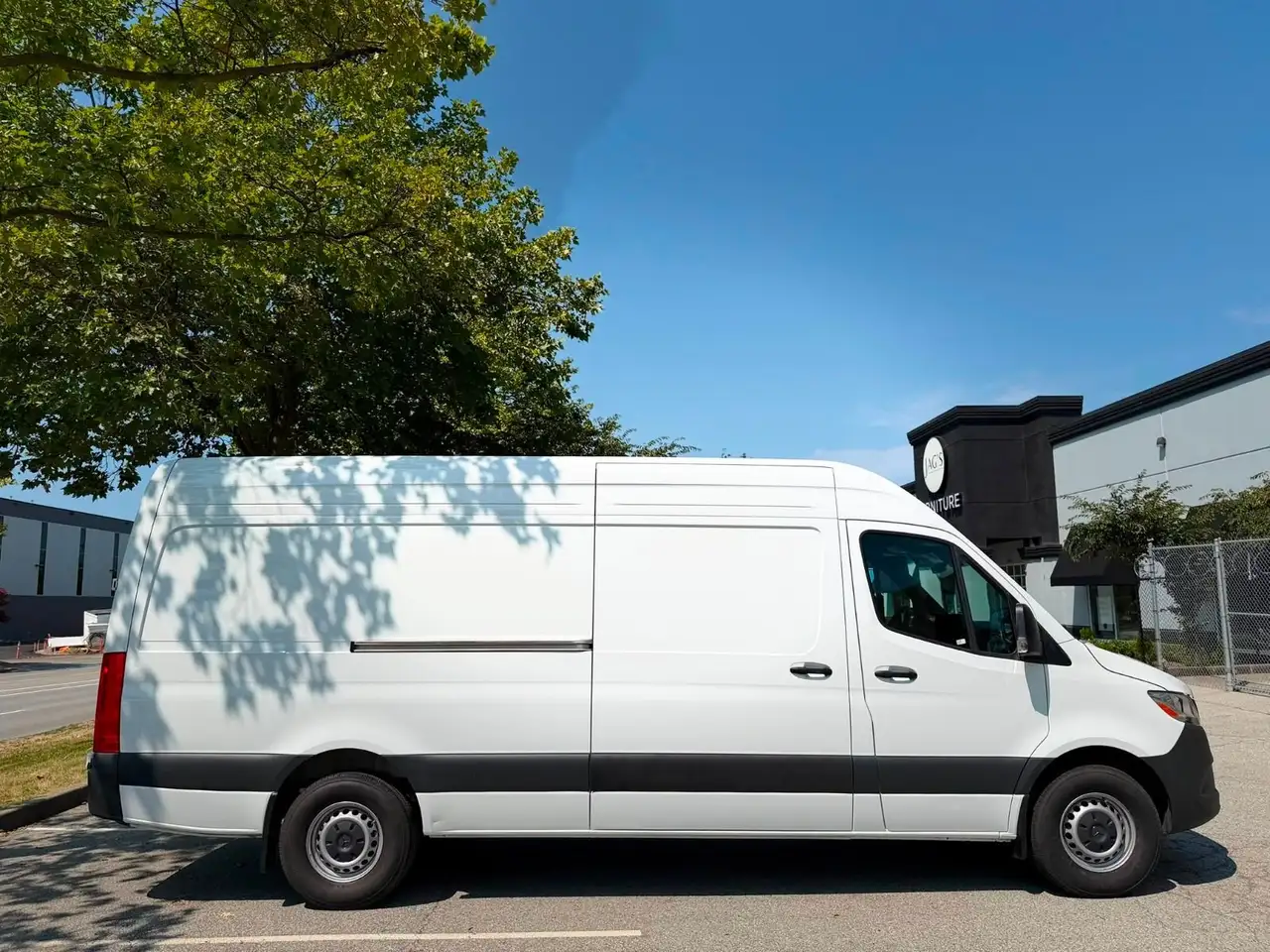 Mercedes-Benz Sprinter - Image 8