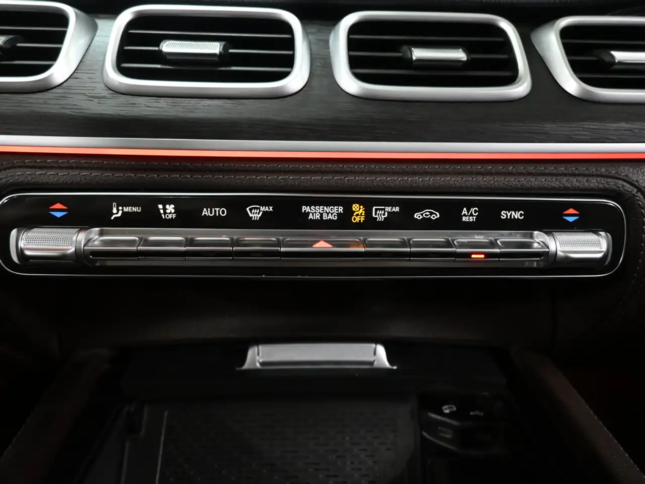 Mercedes-Benz GLE - Image 23