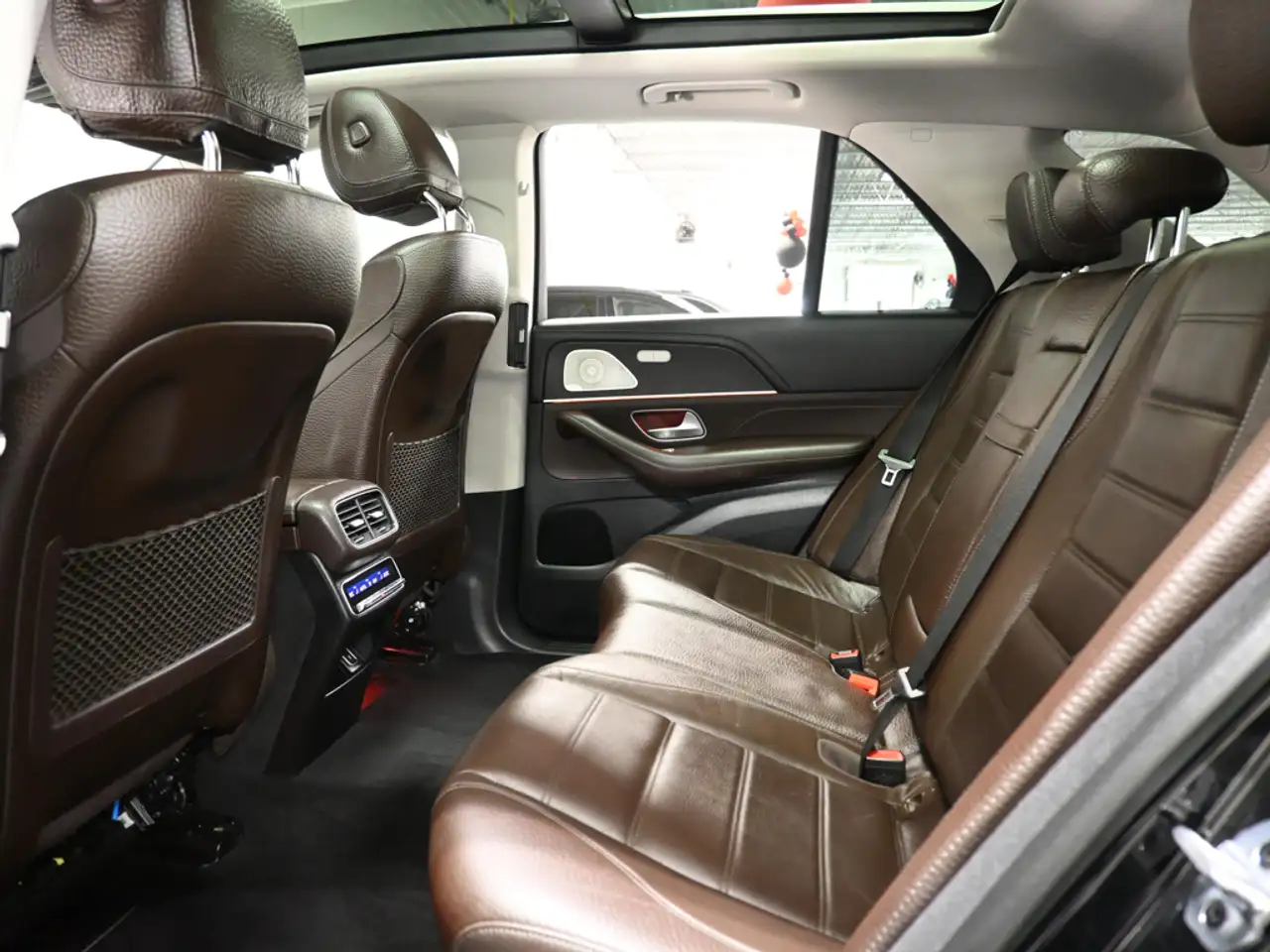 Mercedes-Benz GLE - Image 28