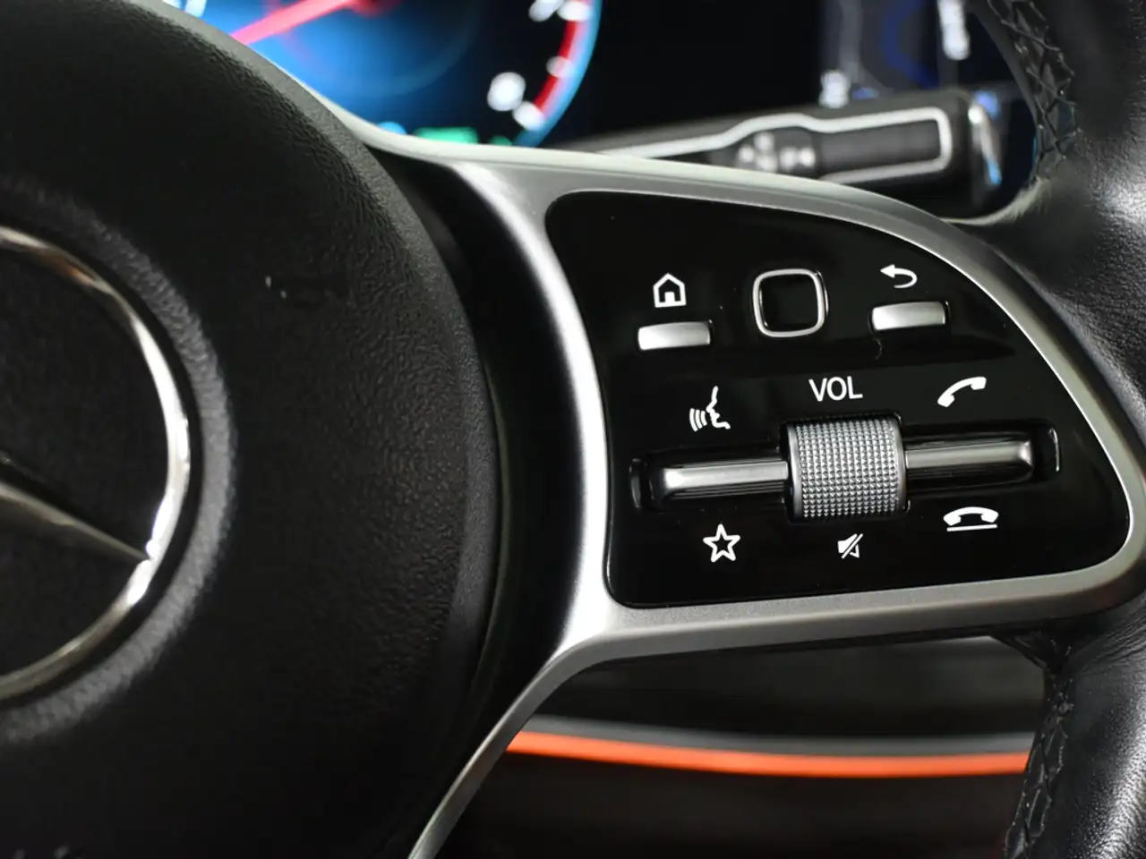 Mercedes-Benz GLE - Image 16