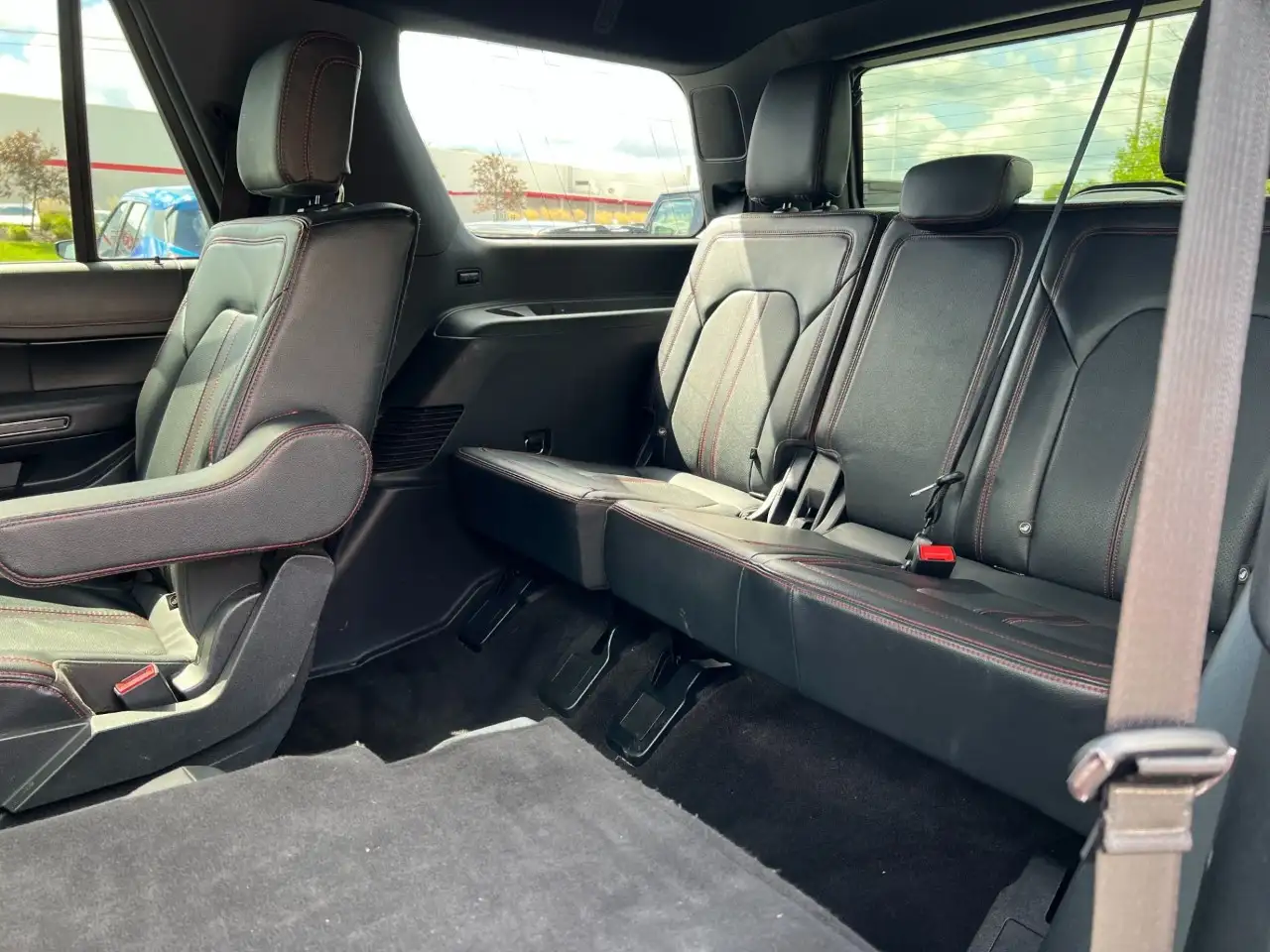 Ford Expedition - Image 13