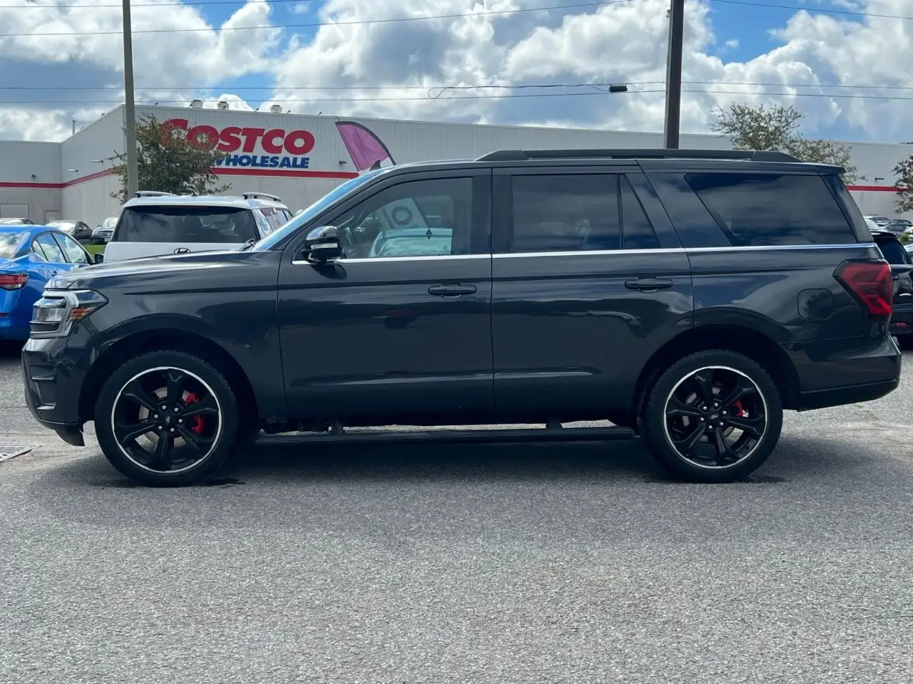 Ford Expedition - Image 2