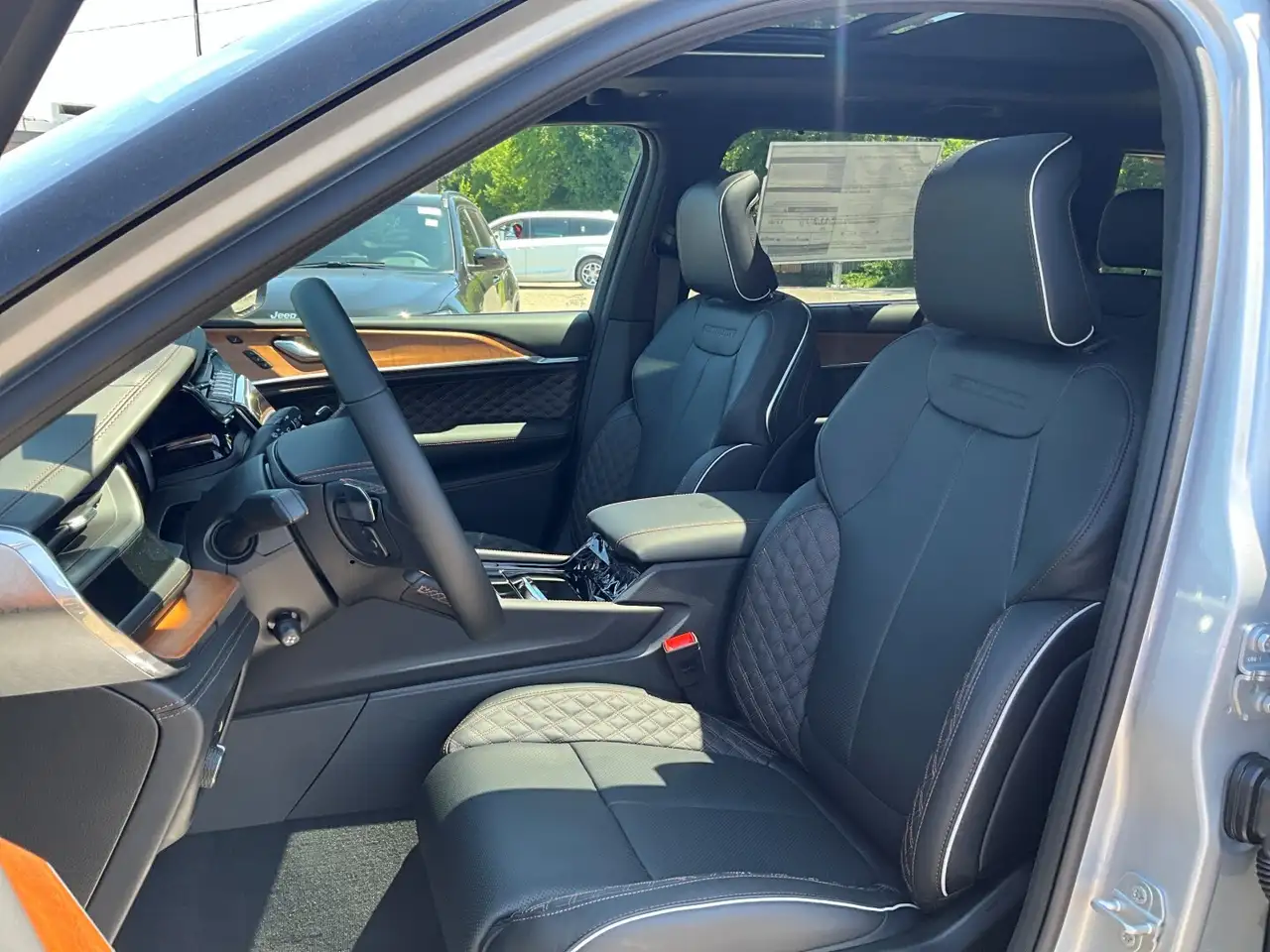 Jeep Grand Cherokee - Image 10
