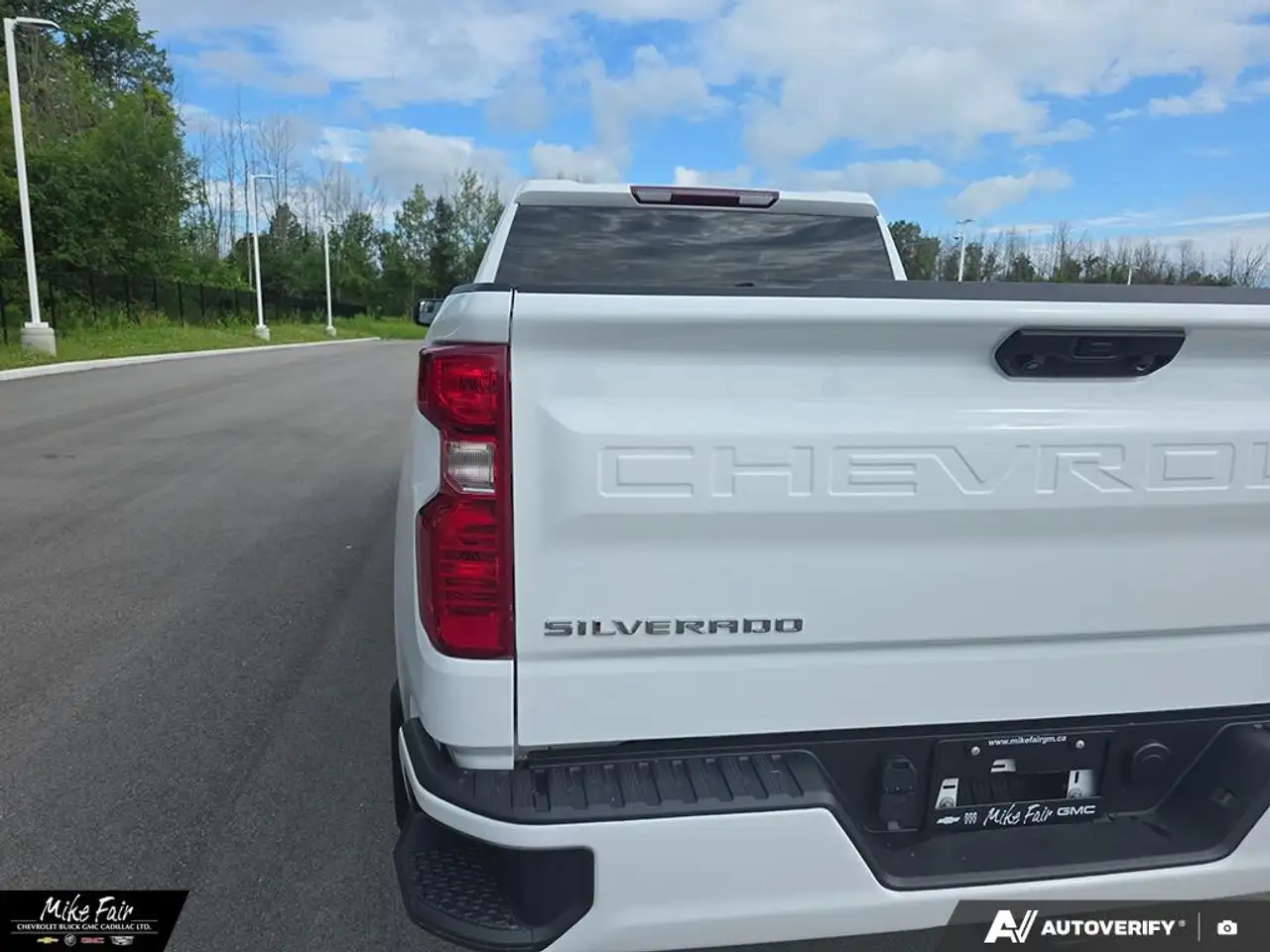 Chevrolet Silverado 1500 - Image 10